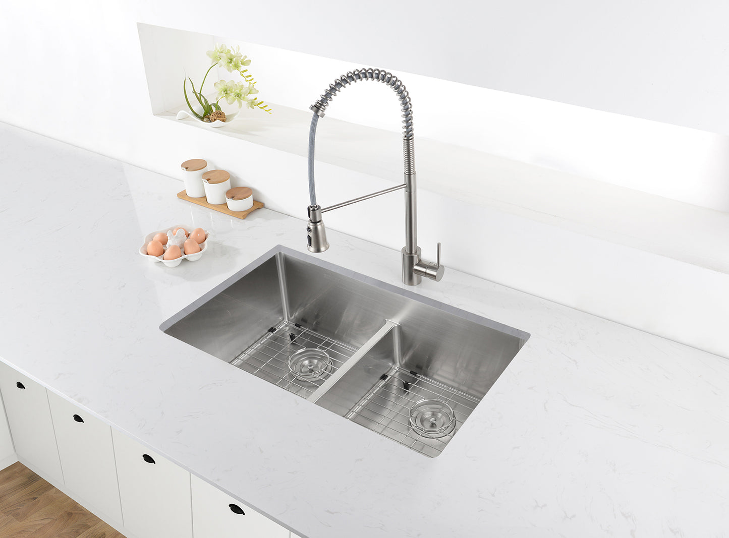 Ruvati 32-inch Low-Divide Undermount 50/50 Double Bowl 16 Gauge Rounded Corners Stainless Steel Kitchen Sink - RVH7411