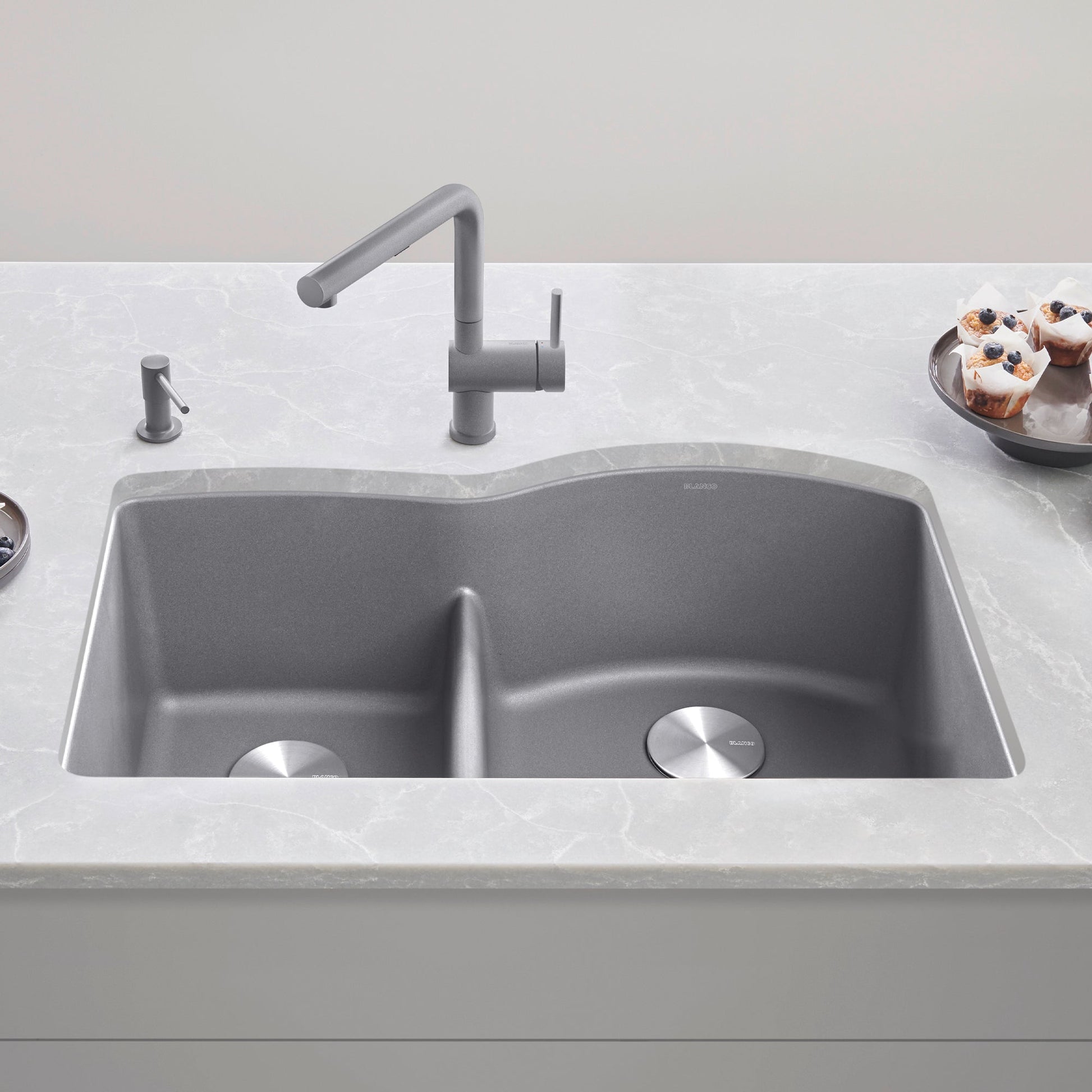 Blanco 32" Diamond 1-3/4 Low Divide Reverse Mount Silgranit Kitchen Sink